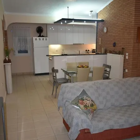 Central Luxury Apartment Next To The Beach Ofrinion Exterior photo